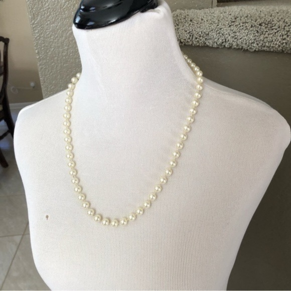 Vintage Faux Pearl Necklace - Picture 1 of 3